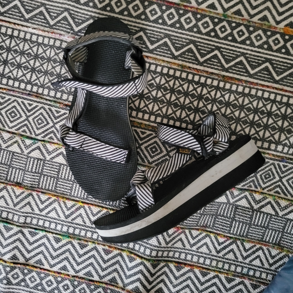 Black and white platform Tevas sz. 8